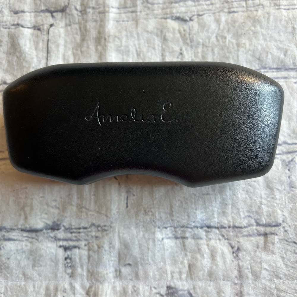 AMELIA E.BLACK HARDSHELL EYEGLASS CASE PINK NUDE FELT LIKE LINING